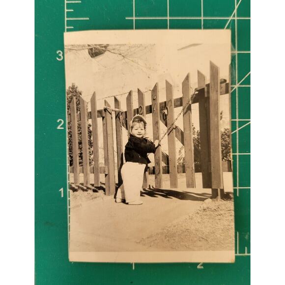 Vintage found 1955 B & W PHOTO Little Girl by Pickett Fence Black and White - Picture 1 of 2